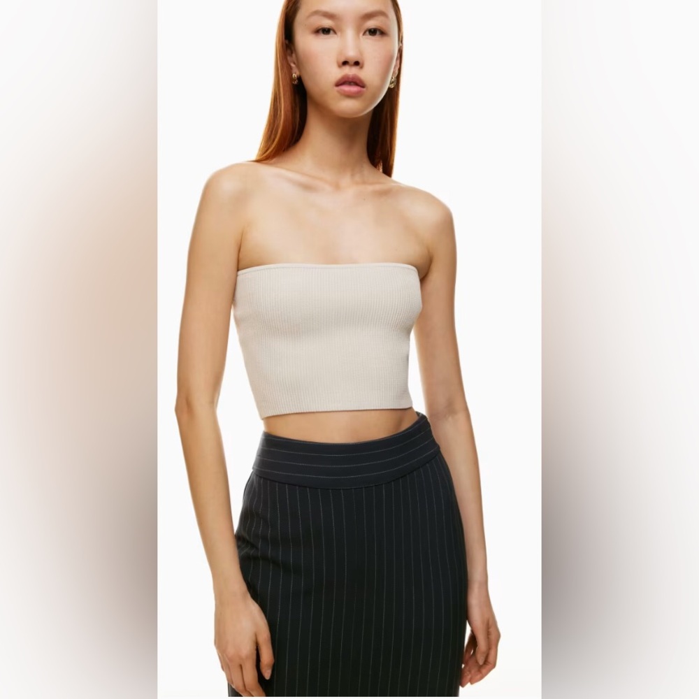 Aritzia Babaton Sculpt Knit Cropped Tube Top
Cropped rib-knit tube top
Taupe